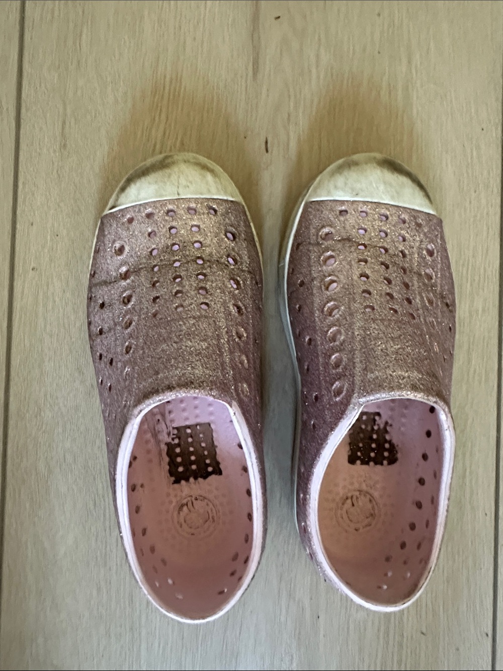 Native Kids Slip-On Ventilated Sneakers in Dusty Pink and White